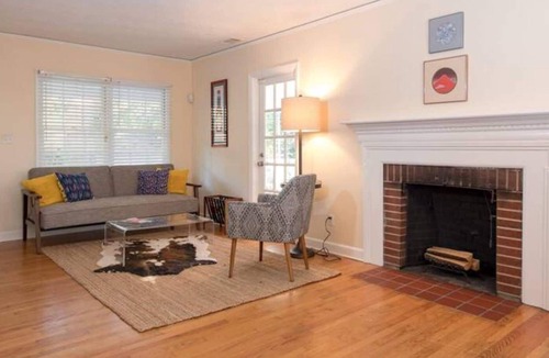 Summerville House | Funky Flat on The Hill - Pet Friendly!