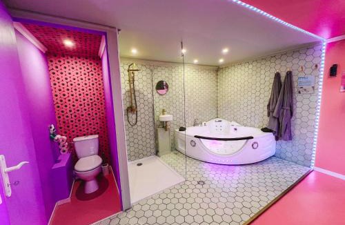 Douai Apartment | Funky House SPA - Jacuzzi - Salle de cinéma & Netflix - Billard - Nintendo switch & jeux
