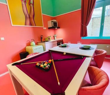 Douai Apartment | Funky House SPA - Jacuzzi - Salle de cinéma & Netflix - Billard - Nintendo switch & jeux
