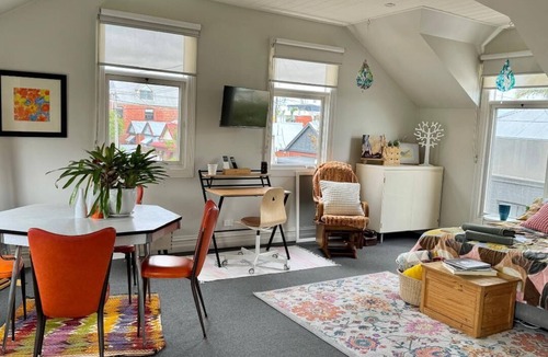 Clifton Hill Apartment | Funky Inner City Studio Apartment