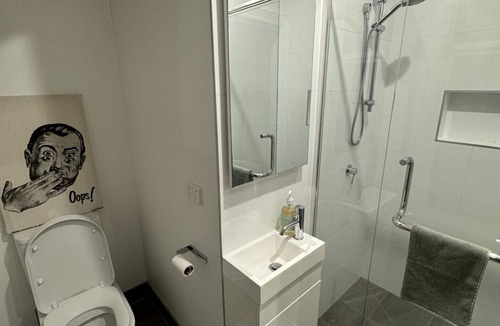 Clifton Hill Apartment | Funky Inner City Studio Apartment