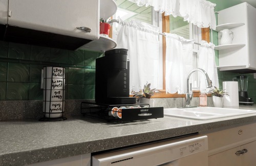 Bedford House | Funky Mid Century Themed Limestone Cottage - 2 Bedrooms Sleeps 6 - Pets Welcome!