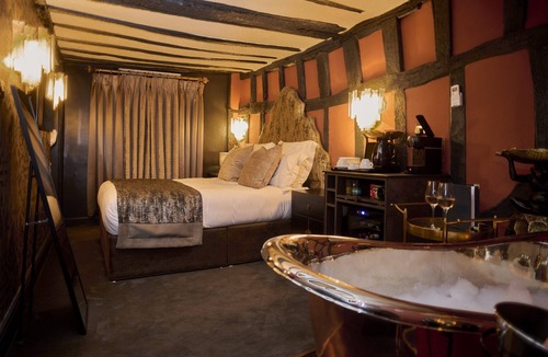 Epping Hotel | Funky Monk Restaurant and Rooms