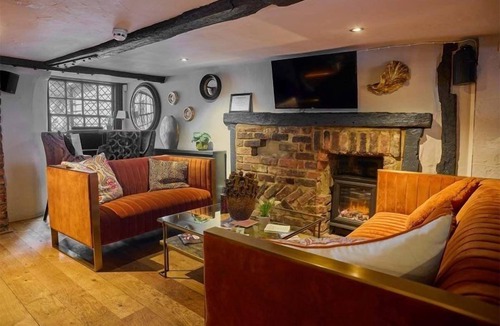 Epping Hotel | Funky Monk Restaurant and Rooms