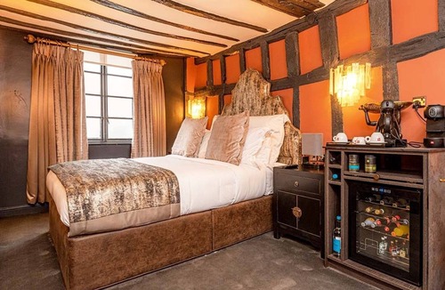 Epping Hotel | Funky Monk Restaurant and Rooms