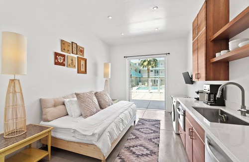Roosevelt Apartment | Funky Pool Side Cabana in DTPHX