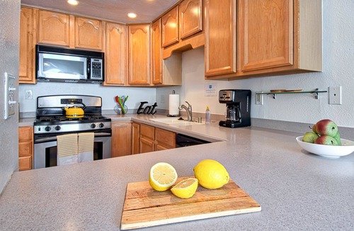 Hermosa Village Condo | Funtierland + Tron + Walk to Disneyland Resort + Nursery + Pool