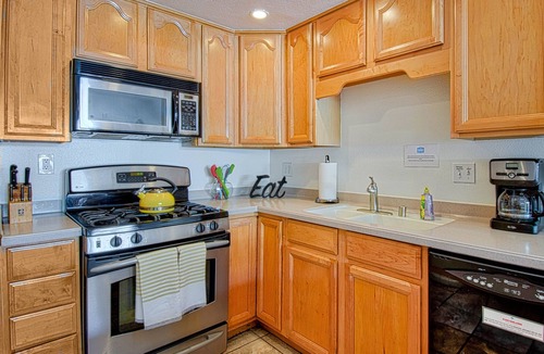 Hermosa Village Condo | Funtierland + Tron + Walk to Disneyland Resort + Nursery + Pool
