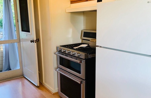 Napa Cottage | Furnished 1 bedroom 1 bath cottage that is walking distance to Downtown Napa