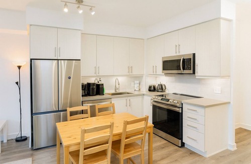 Bayview Glen Condo | Furnished 1+Den|Two bathrooms Richmondhill-Parking