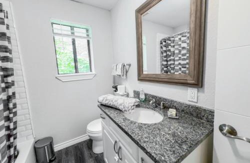 Junius Heights Apartment | Furnished 1BR in Dallas, TX