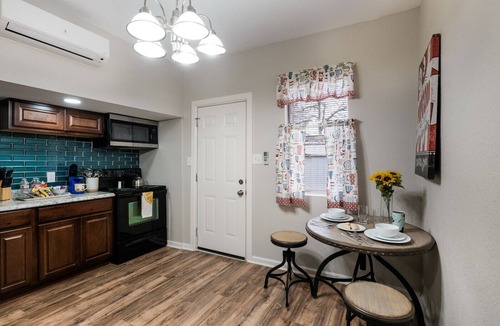 Beacon Hill Apartment | Furnished 2BR-1BTH-Free Parking- Pet Friendly -30% OFF