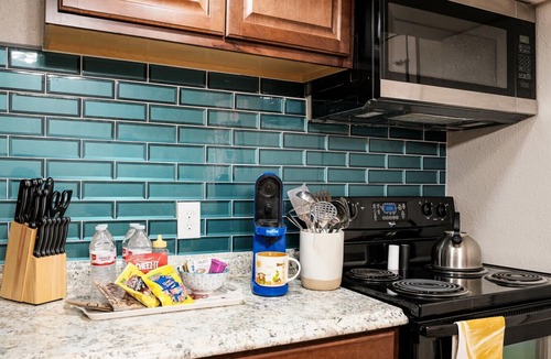 Beacon Hill Apartment | Furnished 2BR-1BTH-Free Parking- Pet Friendly -30% OFF