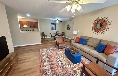 Buechel Condo | Furnished 2BR condo in east Louisville, close to airport and Churchill Downs!
