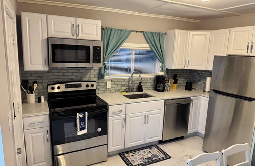 West Haven Apartment | Furnished 2BR Near Yale&VA Parking