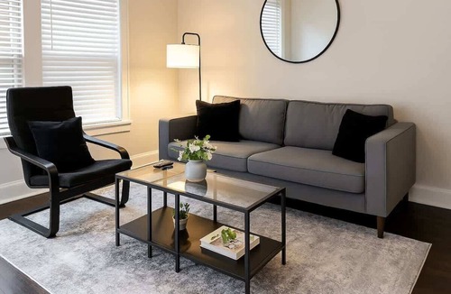 Hyde Park Apartment | Furnished 3BR Apt w/Laundry