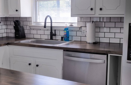Euless House | Furnished 3BR Home 30+ Day Stays Near DFW Airport