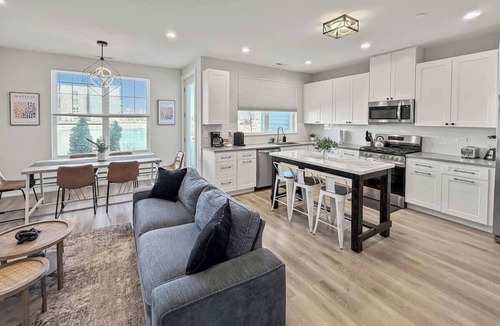 Warrenville Apartment | Furnished 4BR Townhome Pickleball Court & Garage
