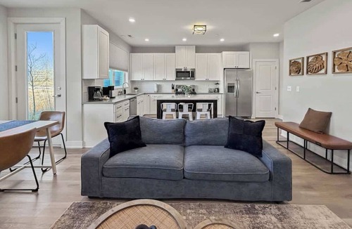 Warrenville Apartment | Furnished 4BR Townhome Pickleball Court & Garage