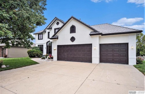 Omaha Villa | Furnished 5 BR Executive Rental