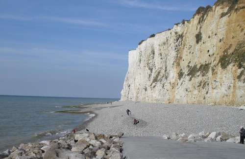 Cayeux-sur-Mer Apartment | Furnished Apartment with balcony or terrace
