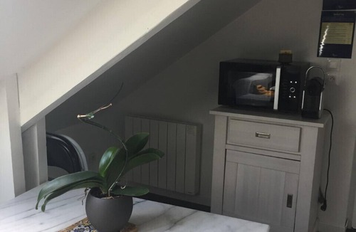 Villeneuve Apartment | Furnished apartment, near train station and metro