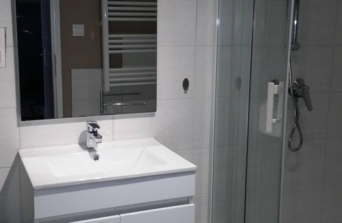 Cransac House | Furnished classified 3 stars in the DRC, for 2 people, can accommodate 4 people.