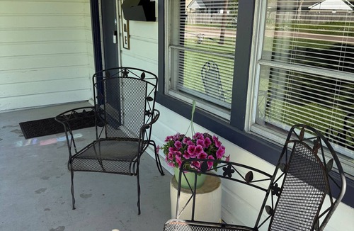 La Marque House | Furnished Cottage with Weekly Rentals Available