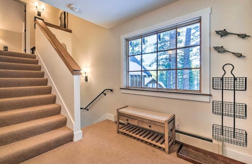 Truckee House | Furnished Deck: Cabin on Northstar Shuttle Route!