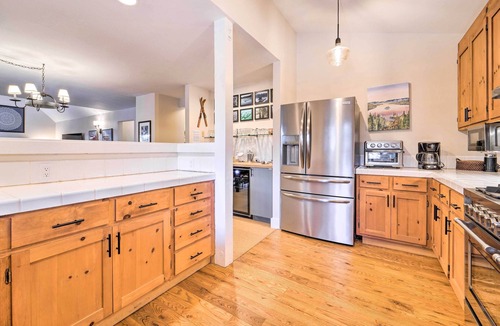 Truckee Cabin | Furnished Deck: Cabin on Northstar Shuttle Route!