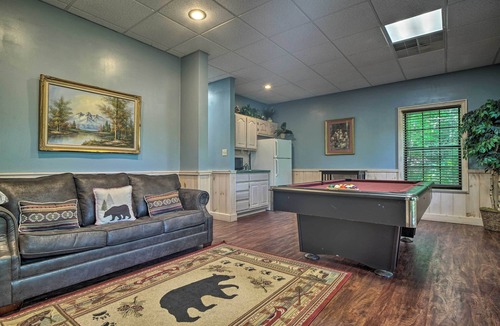 Pigeon Forge Cottage | Furnished Deck & Grill: Rustic Pigeon Forge Cabin