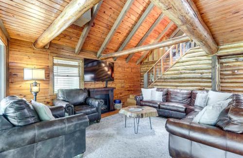 Fairland House | Furnished Deck + Lake Access: Fairland Log Cabin