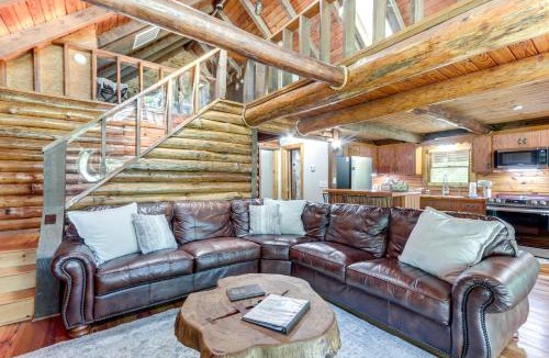 Fairland House | Furnished Deck + Lake Access: Fairland Log Cabin