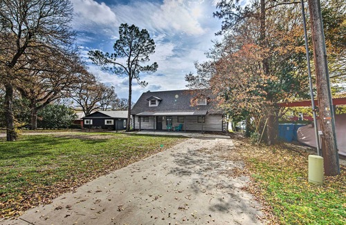 Gun Barrel City Cabin | Furnished Deck & Fire Pit: Gun Barrel City Home