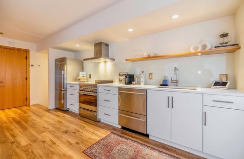 Winnipeg Condo | Furnished Executive Condo at 3-234 Wellington Crescent | 1 Bed | 1.5 Bath |