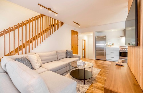 Winnipeg Condo | Furnished Executive Condo at 3-234 Wellington Crescent | 1 Bed | 1.5 Bath |