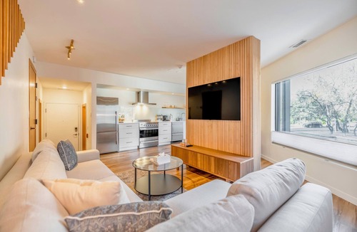 Winnipeg Condo | Furnished Executive Condo at 3-234 Wellington Crescent | 1 Bed | 1.5 Bath |