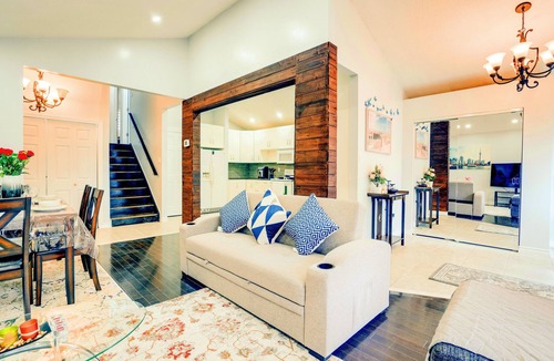 Pickering House | Furnished Family Home ★ KING BED ★ Parking ★ BBQ ★ Backyard ★ Discounted Price