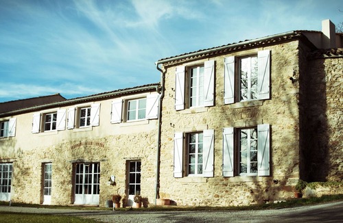 Brousses-et-Villaret Apartment | furnished gite in an estate