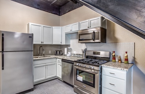 Old East Dallas House | Furnished Loft in Deep Ellum