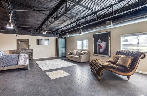 Old East Dallas House | Furnished Loft in Deep Ellum