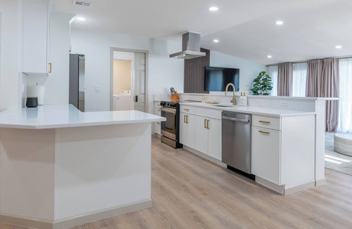 Tinton Falls House | Furnished Modern 4 bedroom 3.5 bathroom midterm rental. Near Netflix, Hospitals