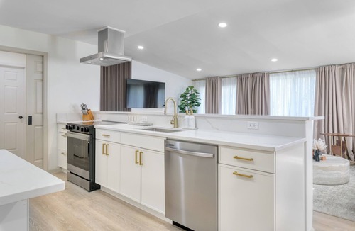 Tinton Falls House | Furnished Modern 4 bedroom 3.5 bathroom midterm rental. Near Netflix, Hospitals