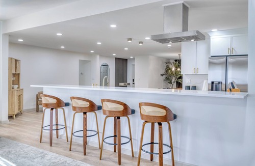 Tinton Falls House | Furnished Modern 4 bedroom 3.5 bathroom midterm rental. Near Netflix, Hospitals