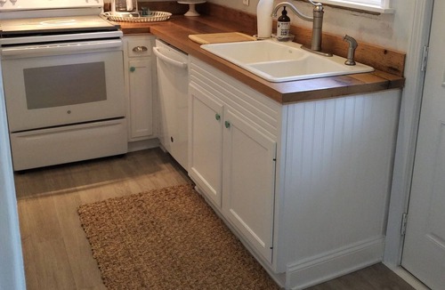 Fifth Ward House | Furnished Newport Beach Cottage- 3 Month Rental. March, April, May only 2024.