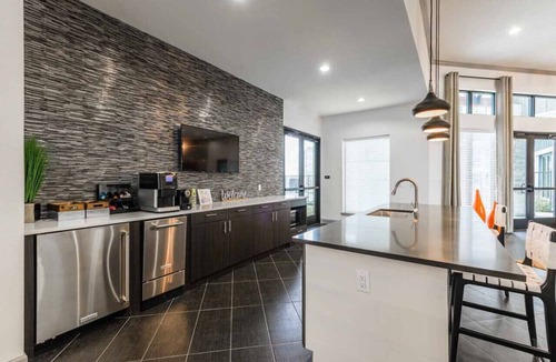 Tomball Apartment | Furnished Pool View Resort