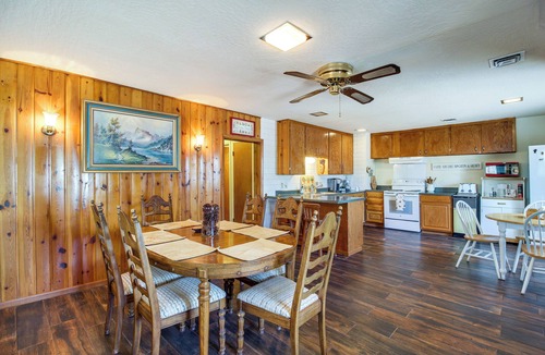 Pinetop-Lakeside Cottage | Furnished Porch + Gas Grill: Lakeside Cottage Stay