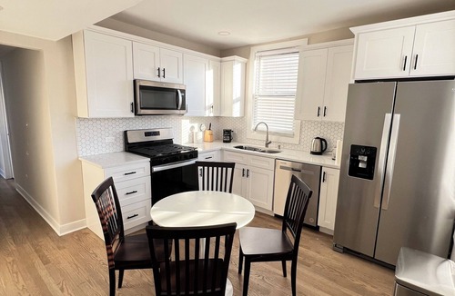 Tri-Taylor House | Furnished Private Room near Illinois Medical District & UIC