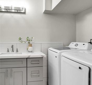 Des Moines House | Furnished Private Unit