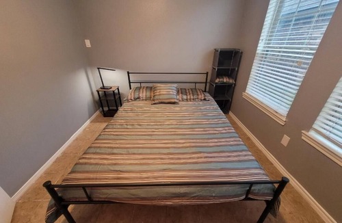 Houston House | Furnished room stay with queen bed
